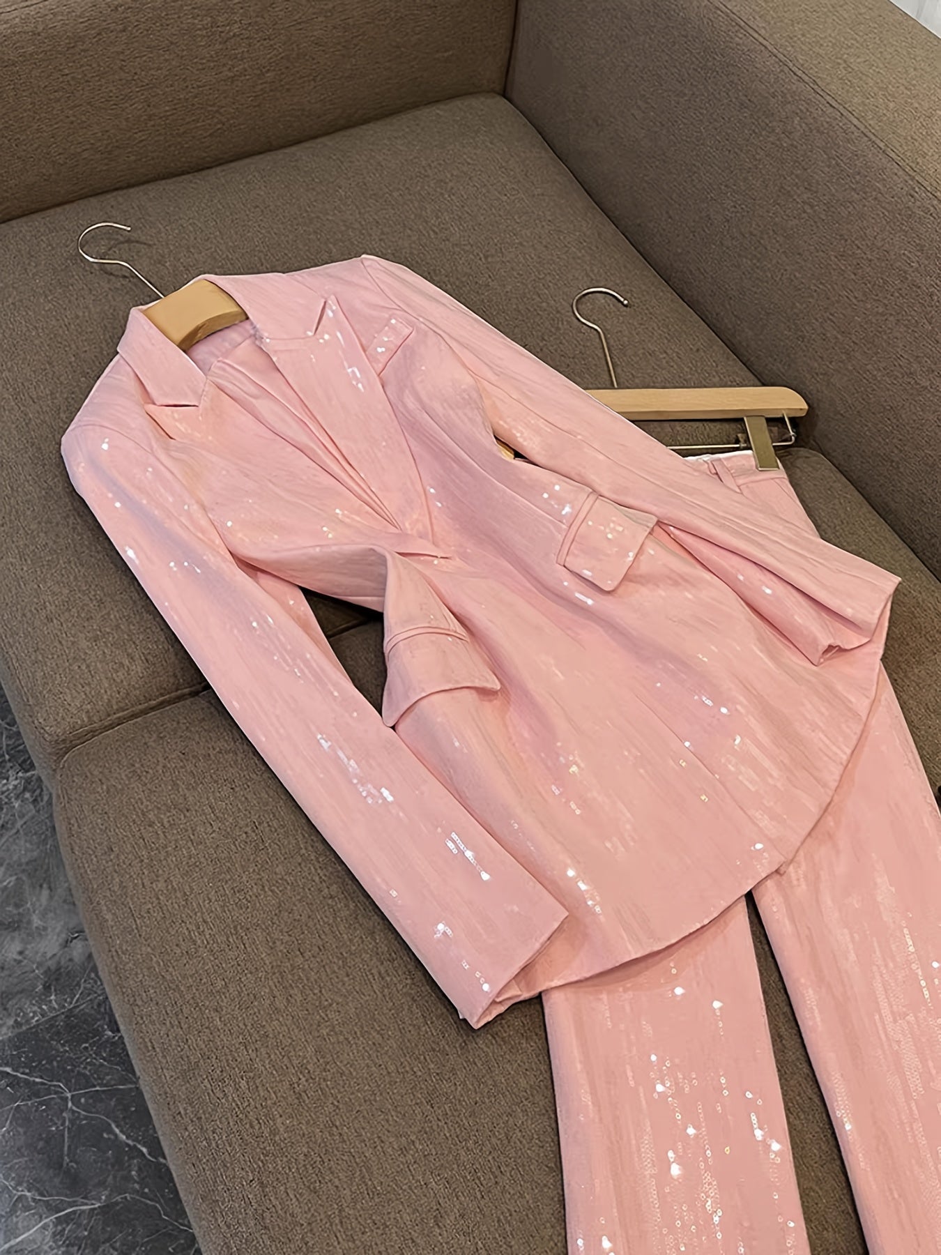 Spring\Autumn Business Office Suit Set in Romantic Pink for Dates, Sparkling Long Sleeve Notched Lapel Blazer Jacket and Long Pants, Suitable for Commuting, Office Business, Parties, Dates, Valentine's Day, Music Festivals, and Important Holidays